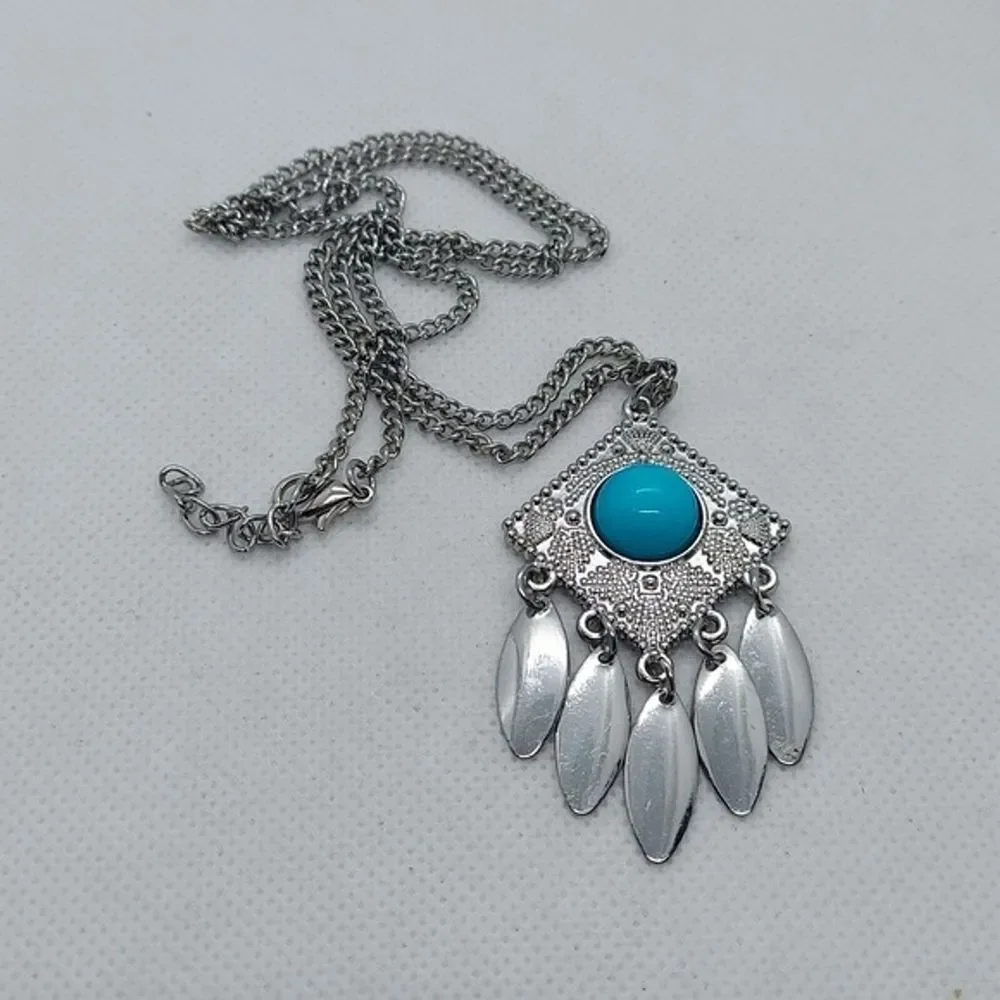 Silver tone faux‎ turquoise dangles necklace